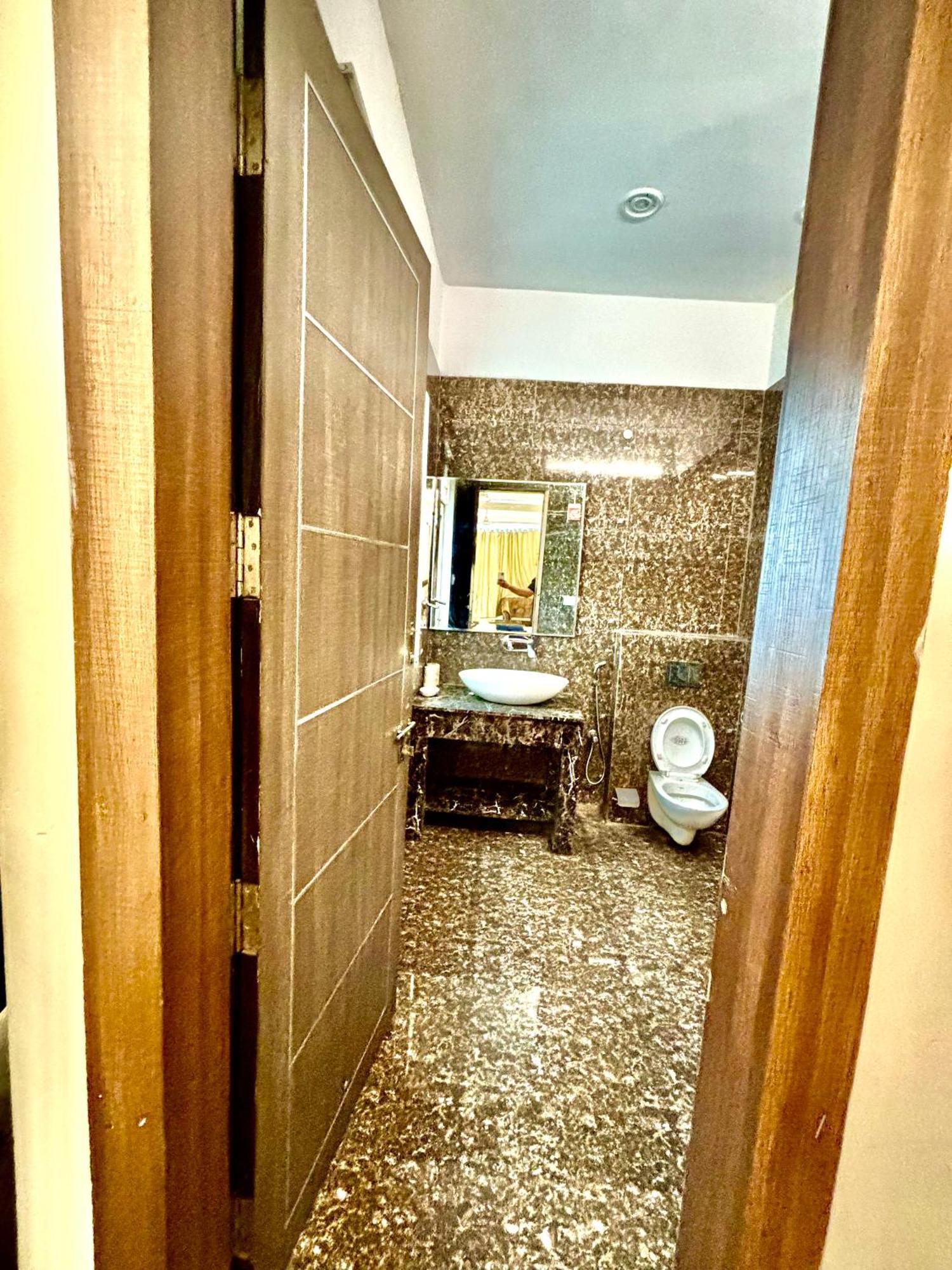 Hotel Pushpanjali Ню Делхи Екстериор снимка