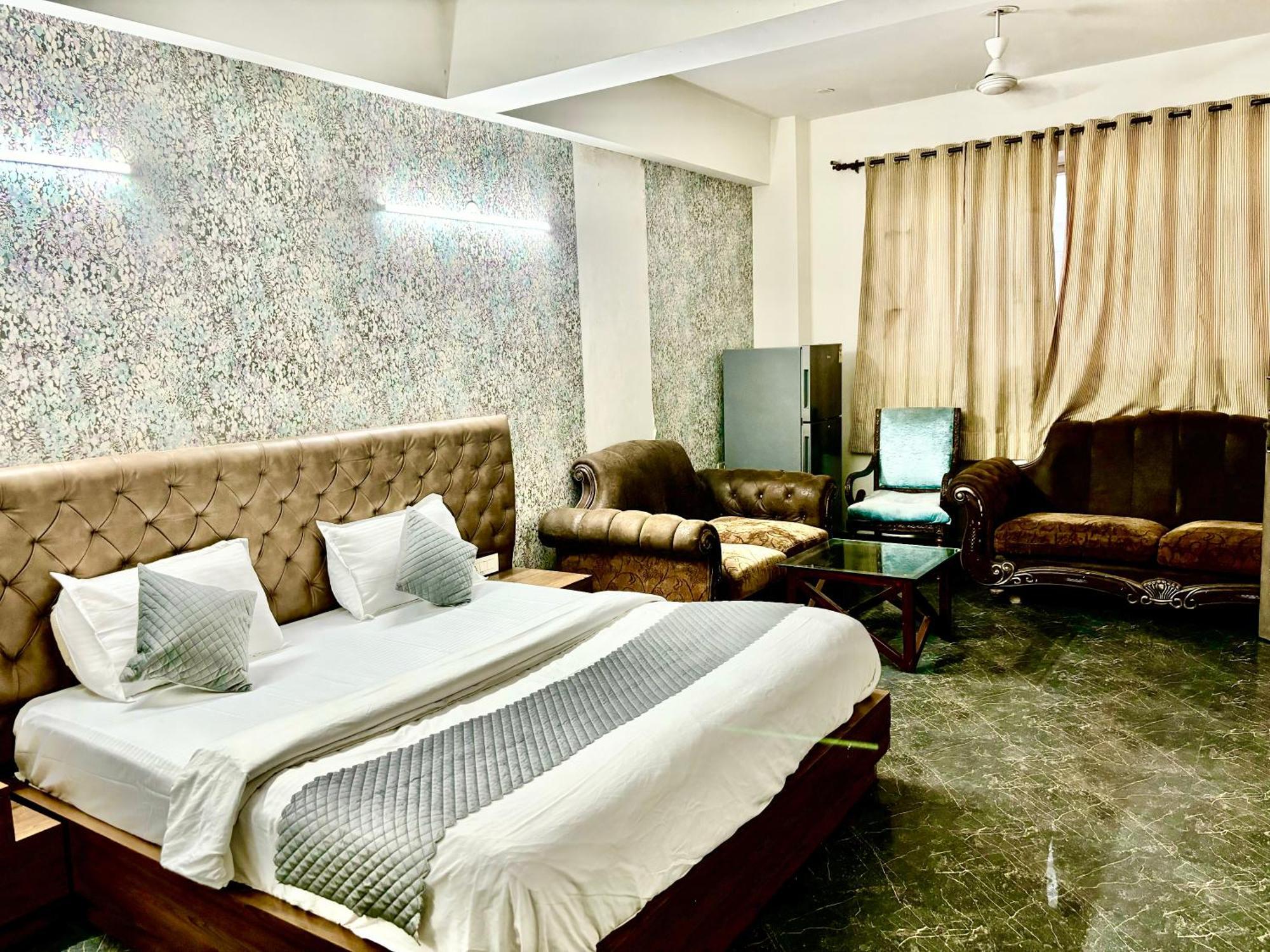 Hotel Pushpanjali Ню Делхи Екстериор снимка